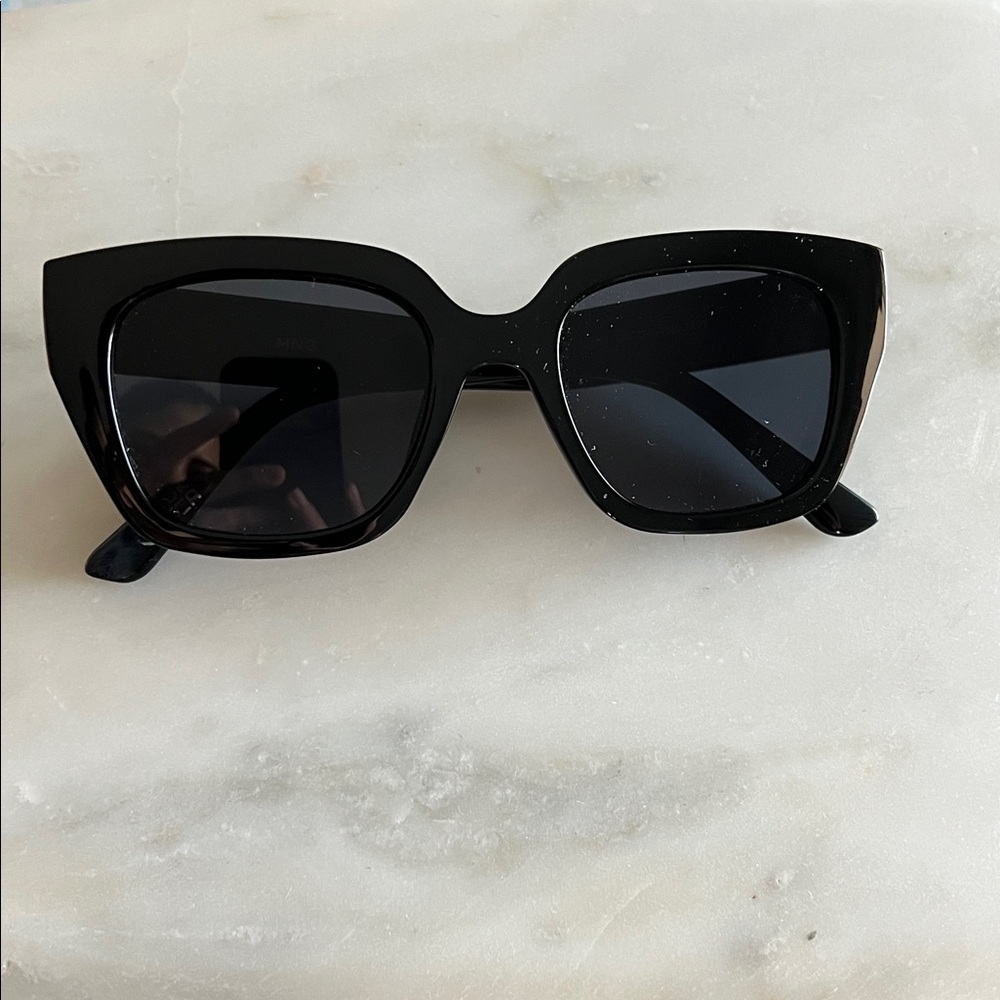 Mango Classic Black Sunglasses